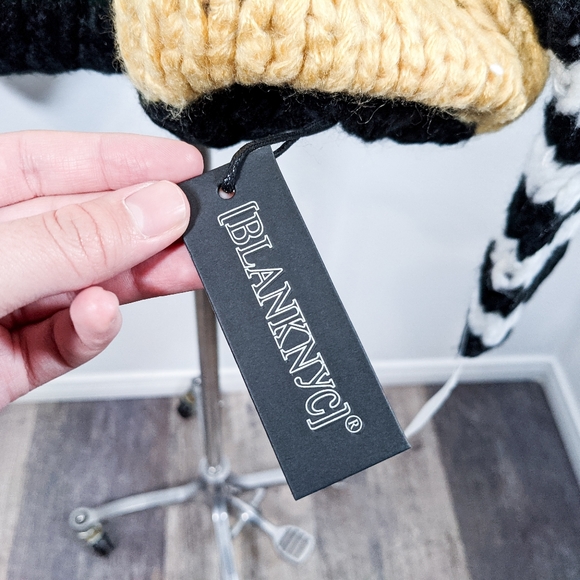 SOLD!! Blank NYC Sweetheart Color Block Sweater Size S - Picture 8 of 12